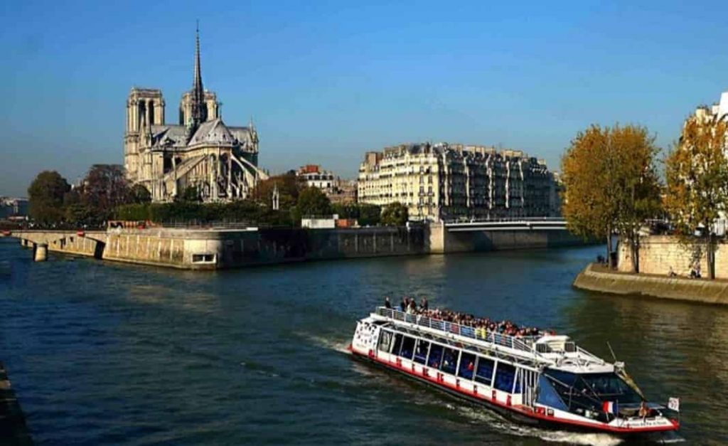 Boat Cruises on the Seine